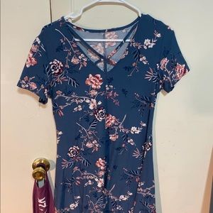 Women’s clothing/ necklaces